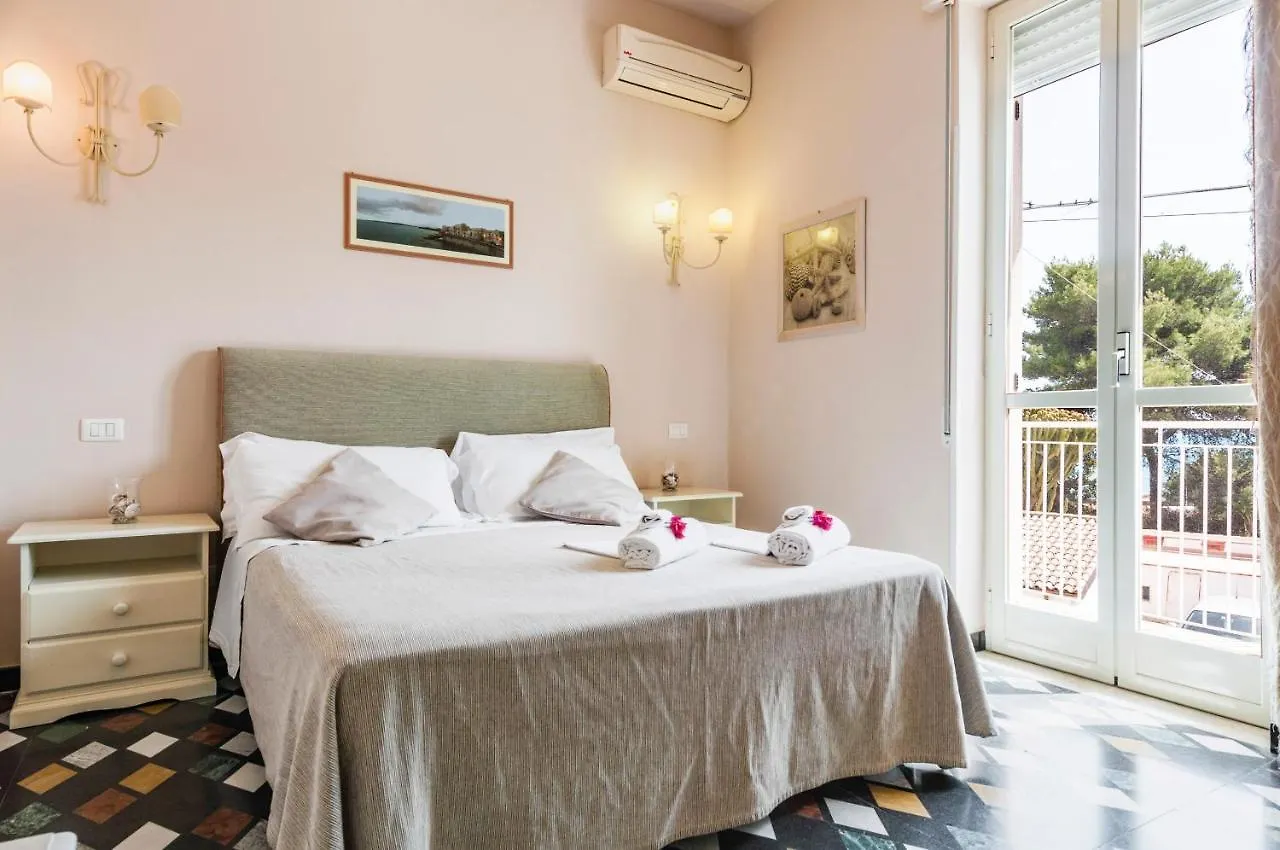 Calliope'S Apartments - Stella Del Mare Syracuse 0*,