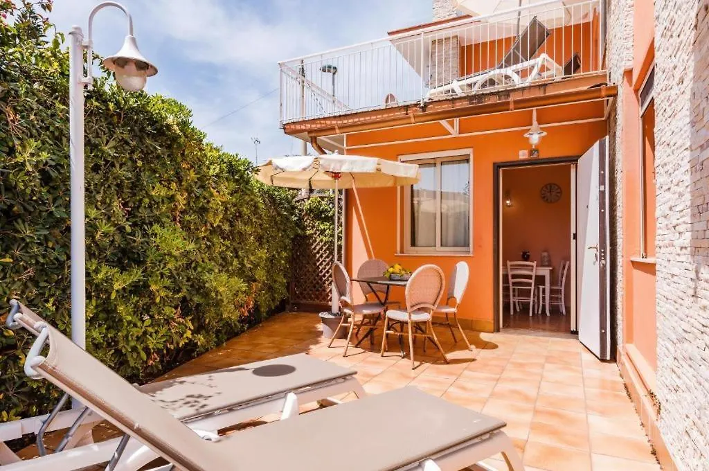 Calliope'S Apartments - Stella Del Mare Syracuse 0*,